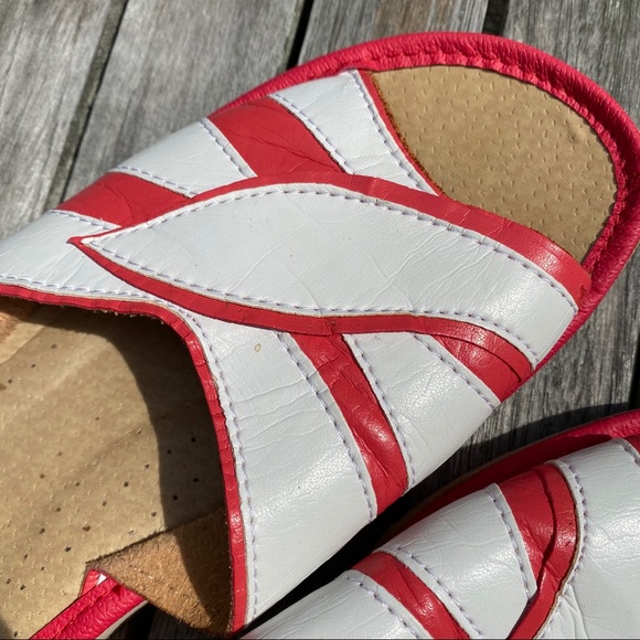 ❤️ BASIC RED & WHITE LEATHER SLIPPERS! - Picture 8 of 9